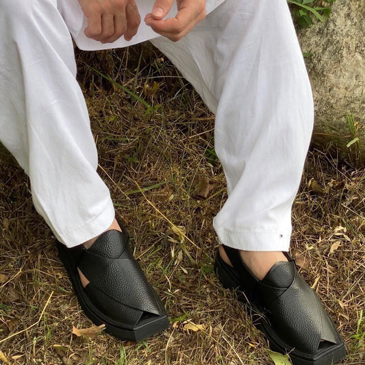 Black Doted Kaptaan Chappal